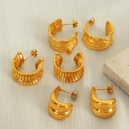 1 paire de boucles d'oreilles puces pour femme, style géométrique simple, en acier inoxydable plaqué or.