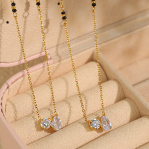 Collier Élégant Avec Pendentif Géométrique En Acier Titane Plaqué Or  Et Strass Pour Femme, Série Romantique, 1 Pièce h5 Image3
