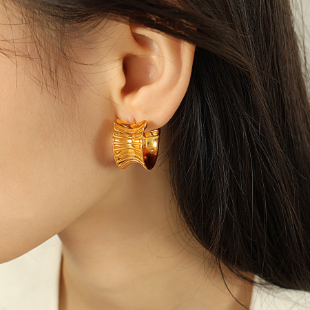 1 paire de boucles d'oreilles puces pour femme, style géométrique simple, en acier inoxydable plaqué or. 2