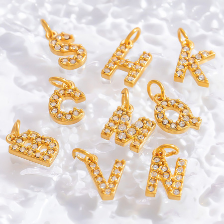 Pendentif femme luxueux, collection Daily Letter, en acier inoxydable étanche couleur or (1 pièce). 2