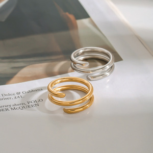 Bague Simple Pour Femme, Collection Minimaliste Chic À Trois Anneaux, En Acier Inoxydable Étanche Couleur Or. h5 Image4