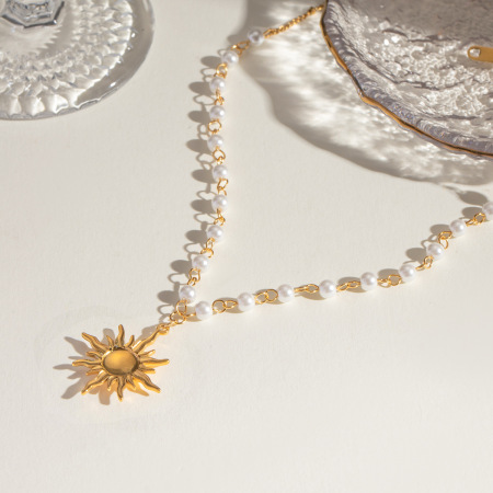 collier avec pendentif rétro soleil/lune en acier inoxydable plaqué or pour femme, série simple, avec perles artificielles 2