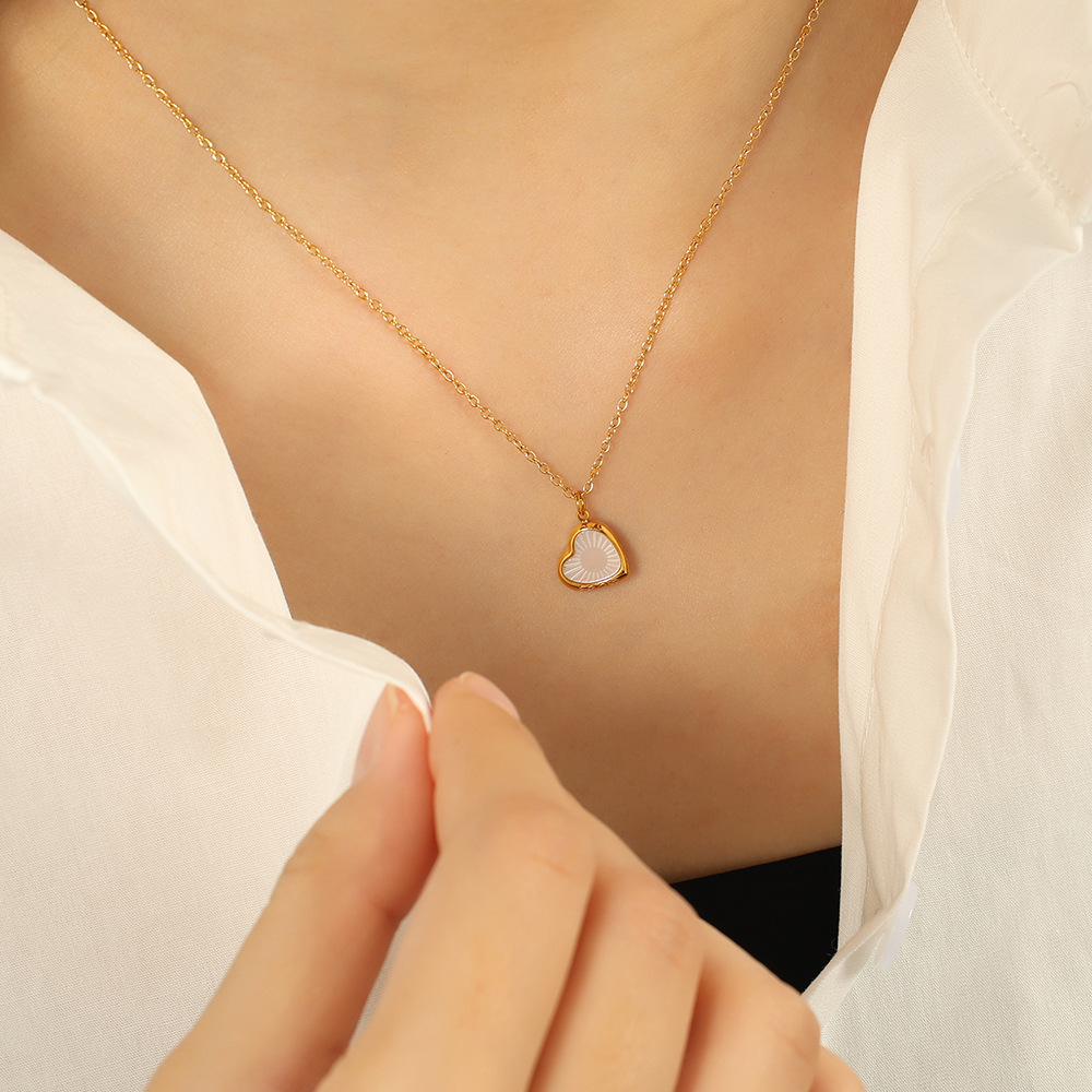 Collier Avec Pendentif En Forme De Cœur Élégant En Acier Titane Couleur Or Pour Femme, Série Classique, 1 Pièce Image5