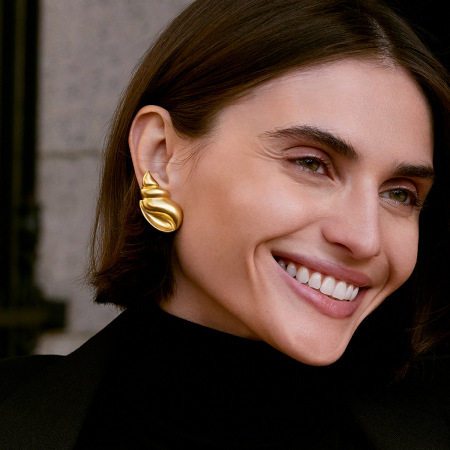 Boucles d'oreilles puces pour femme, style simple, en forme de goutte, en acier inoxydable plaqué or et étanches (1 paire).