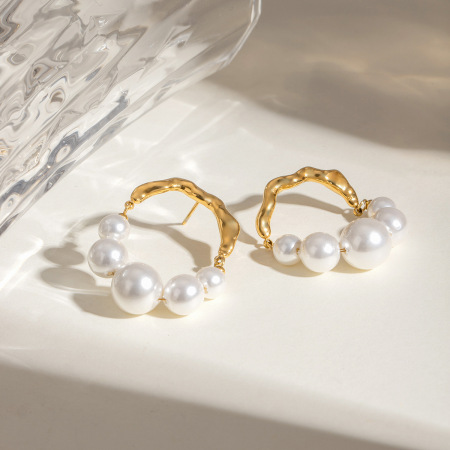 1 paire de boucles d'oreilles perles rétro simples en acier inoxydable plaqué or avec perles artificielles pour femme