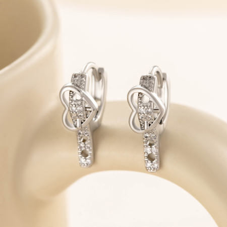 1 paire de boucles d'oreilles créoles en forme de cœur simple, en cuivre sans placage, en zircone, pour femme 2