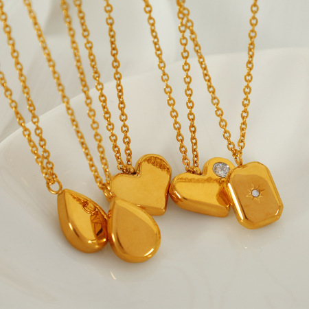 collier avec pendentif en forme de cœur rétro en acier inoxydable plaqué or et zircon pour femme, série simple