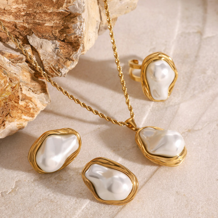 collier avec pendentif géométrique élégant en acier inoxydable plaqué or pour femme, série classique, 1 pièce