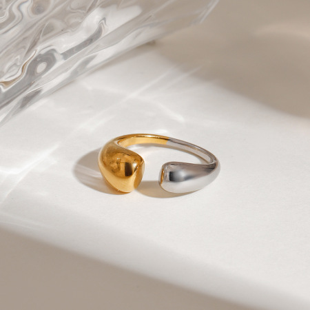 Bague simple pour femme, collection Concise Series, en acier inoxydable multicolore, étanche, couleur or et argent.