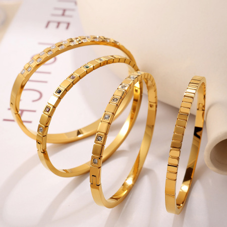 Bracelet pour femme Vogue Series Classic Plaid, en acier inoxydable imperméable, couleur or (1 pièce) 2
