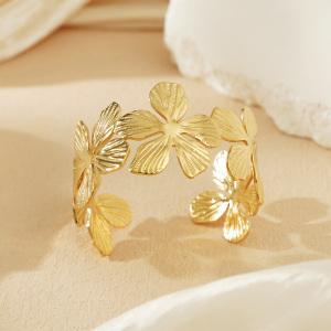 Bracelet Jonc Femme En Acier Inoxydable Doré, Orné De Fleurs Complexes (1 Pièce), Collection Sophisticated Series h5 Image3