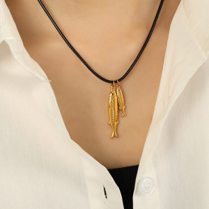 Collier Avec Pendentif En Acier Titane Plaqué Or  Pour Femme, Série Romantique, Motif Animal Naturel h5 Image5