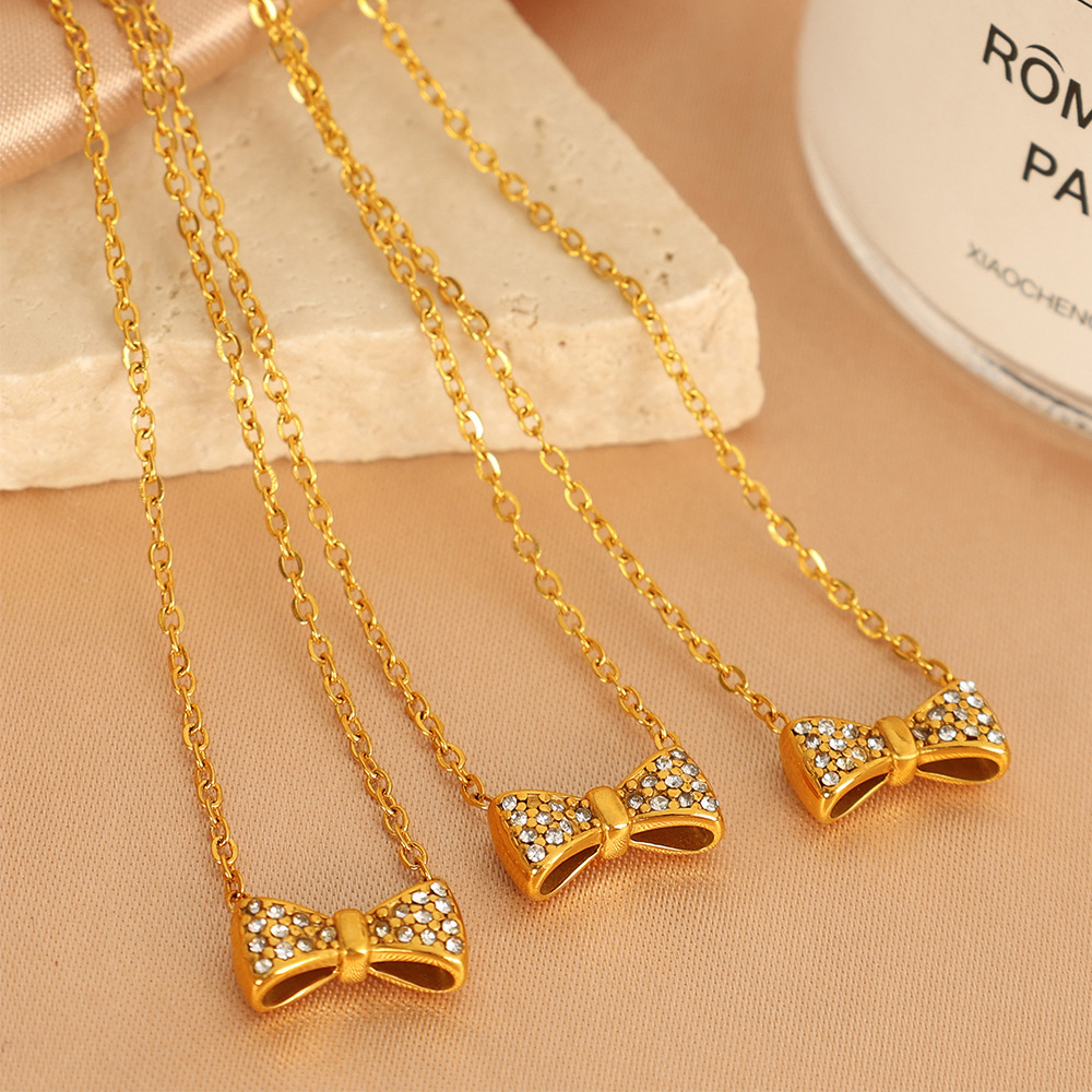 Collier Avec Pendentif En Forme De Nœud Papillon En Acier Inoxydable Plaqué Or  Et Strass Pour Femme, Série Simple Image3