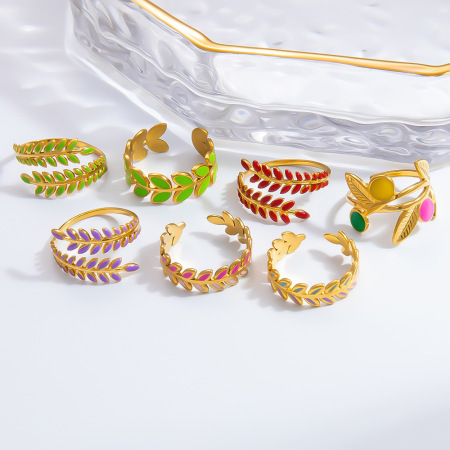 Bague ajustable pour femme, en acier inoxydable doré, finition huilée, motif branche d'olivier, collection Chromatic Series Vivid Olive Branch.