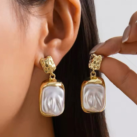 1 paire de boucles d'oreilles pendantes élégantes pour femme, style rétro français, en acier inoxydable doré, étanches. Collection luxueuse. 2
