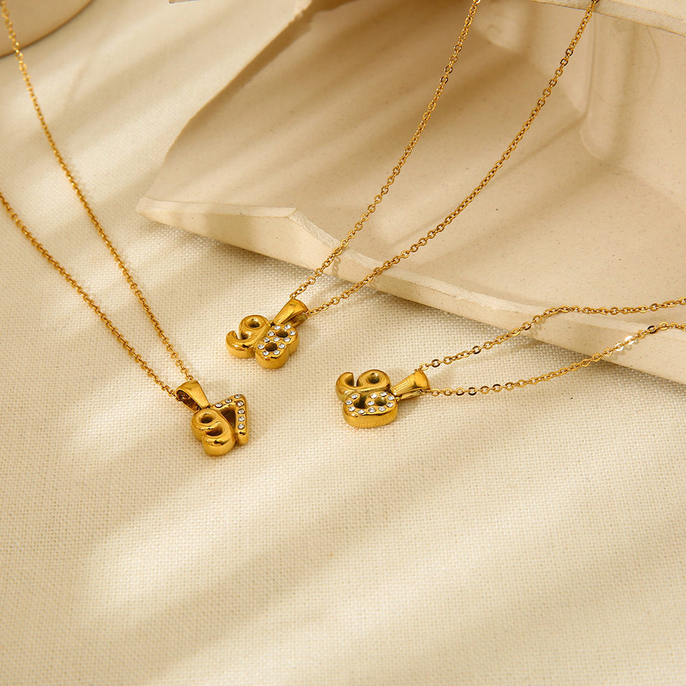 Collier Pendentif Étanche En Acier Inoxydable Doré Avec Chiffres Image3