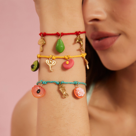 Bracelets à breloques pour femmes, en corde de coton, en acier inoxydable et ornés de fruits aux couleurs contrastées. Étanche.