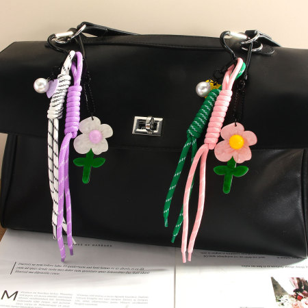 1 pièce de breloques de sac pour femme en résine, série simple, motif fleur douce