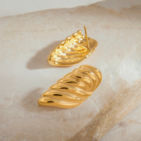 Boucles d'oreilles puces rétro en acier inoxydable étanche couleur or 2