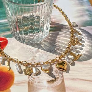 Colliers Avec Pendentif En Forme De Cœur En Acier Inoxydable Couleur Or De Style Ins h5 Image5