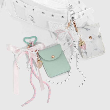 Porte-cartes et breloques de sac