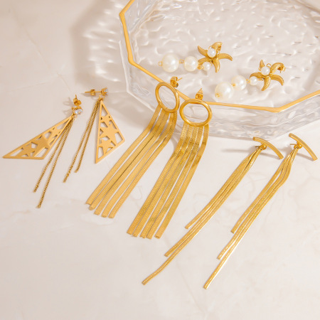 Boucles d'oreilles pendantes élégantes à pompon en acier inoxydable étanche couleur or