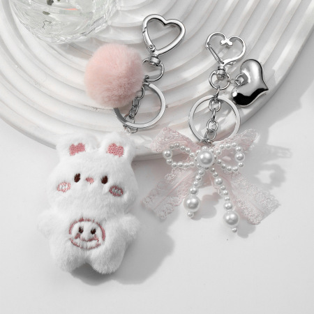 1 breloque pour sac en forme de cœur avec nœud et lapin en peluche blanche mignonne