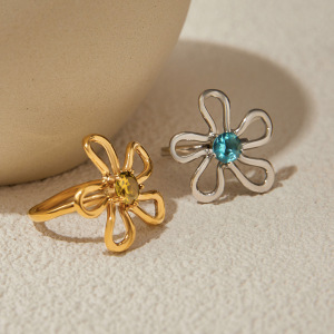 Bagues Tendance Sweet Flower En Acier Inoxydable Étanche Couleur Or h5 Image4