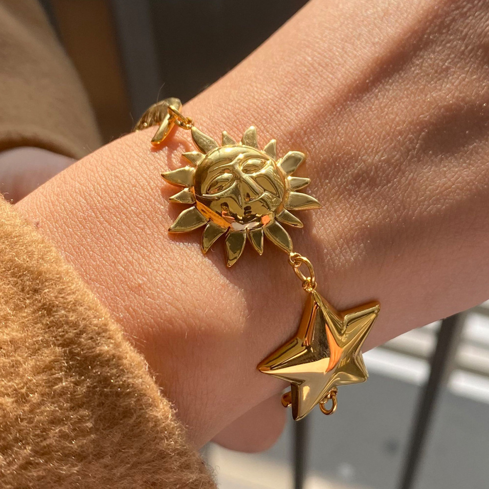 Bracelets À Breloques Rétro Soleil/Lune En Acier Inoxydable Étanche Couleur Or Pour Femmes Image8
