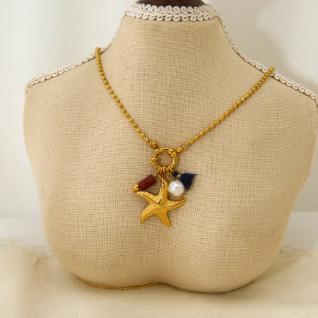 Collier à pompon en acier inoxydable doré étanche, collection Ocean Series, avec étoile de mer, pour femme.