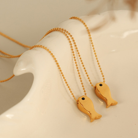 colliers avec pendentif en forme de poisson mignon en acier titane couleur or 2