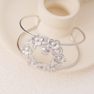 Bracelet Jonc Pour Femme, Collection Sophisticated Series, Motif Floral Naturel, Léger, En Acier Inoxydable, Étanche, Couleur Or (1 Pièce) h5 Image5