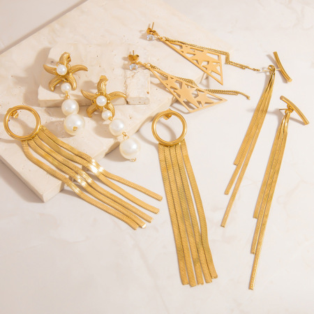 Boucles d'oreilles pendantes élégantes à pompon en acier inoxydable étanche couleur or 2