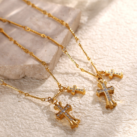 colliers avec pendentif croix en acier titane couleur or 2