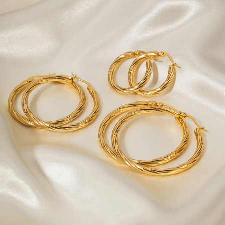Boucles d'oreilles créoles classiques en acier inoxydable étanche couleur or 2