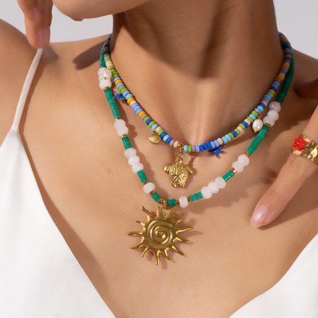 Colliers pendentifs pour femmes en acier inoxydable doré, étanches, avec pierre naturelle et motif soleil classique