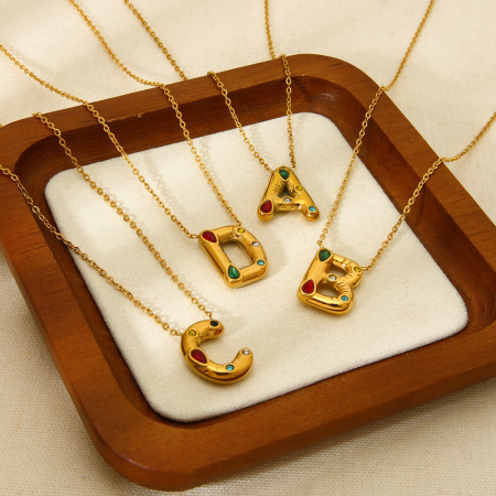 Collier pour femme en acier inoxydable doré avec lettres bulles tendance