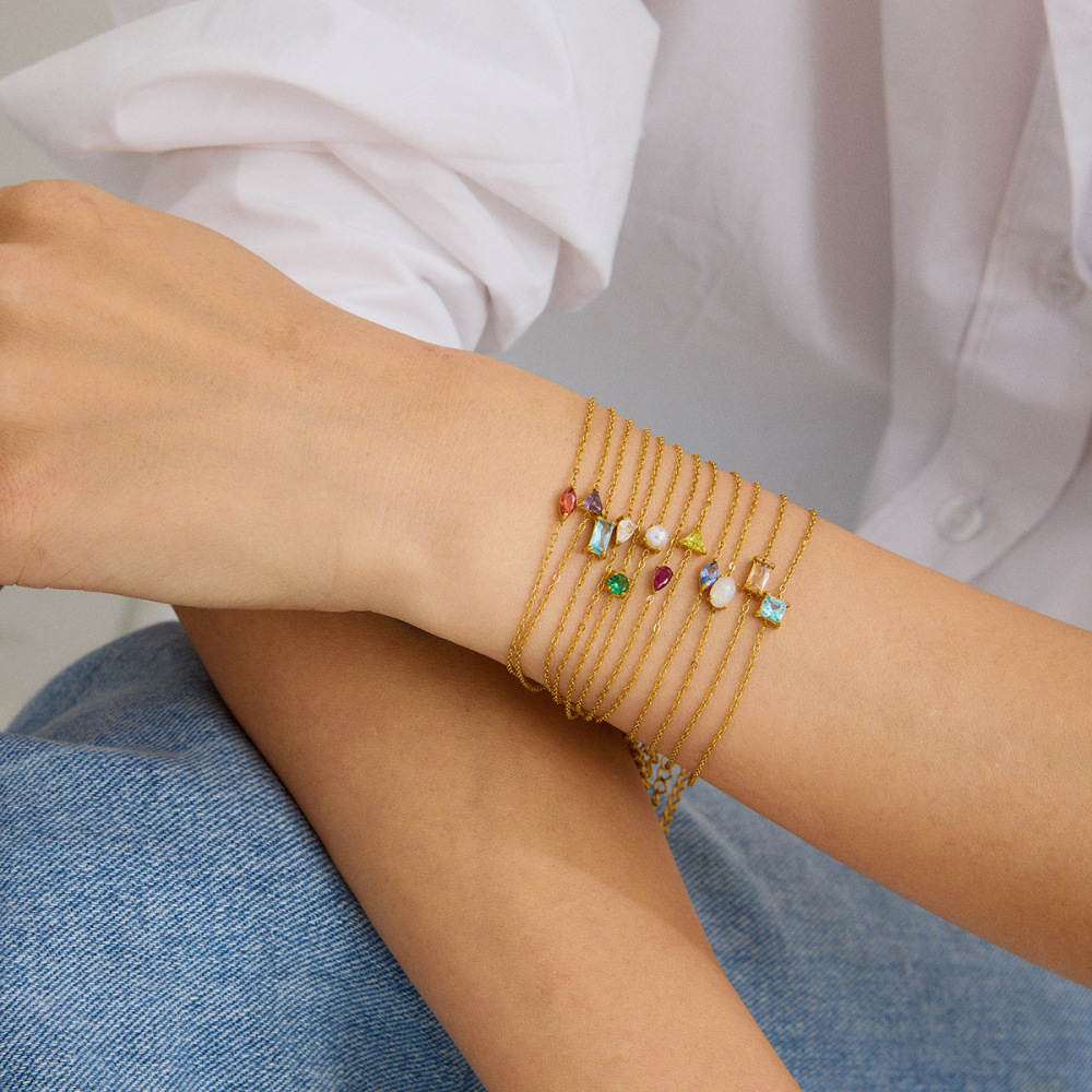 Bracelets Simples En Acier Inoxydable Étanches Avec Breloques En Pierre De Naissance Couleur Or Image5