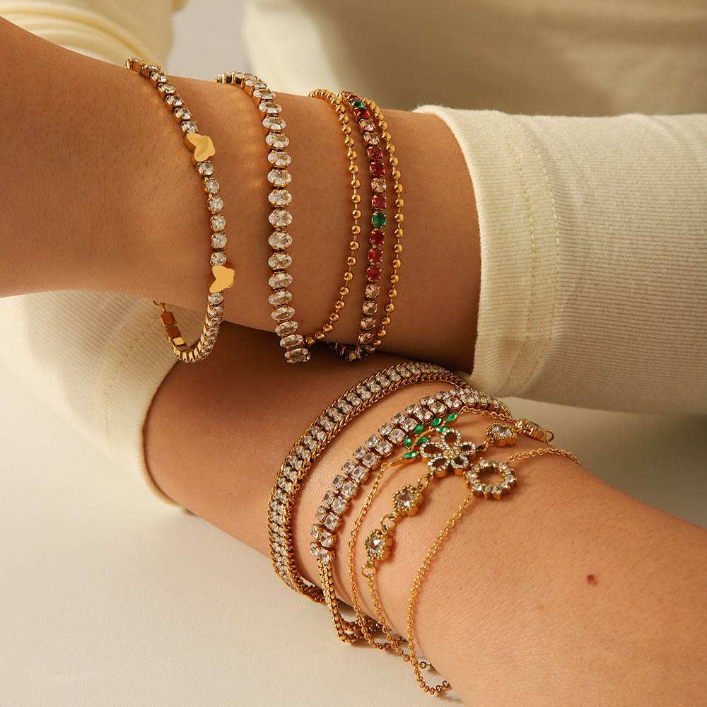 Bracelet Femme En Acier Inoxydable Étanche, Orné D'Une Pierre Précieuse Orientée Et D'Un Design Luxueux Et Léger. Image3