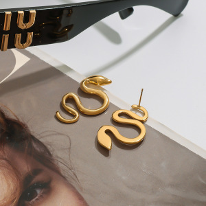 Boucles D'Oreilles Puces Modernes Pour Femmes, En Acier Inoxydable Étanche, En Forme De Serpent, Couleur Or h5 Image5