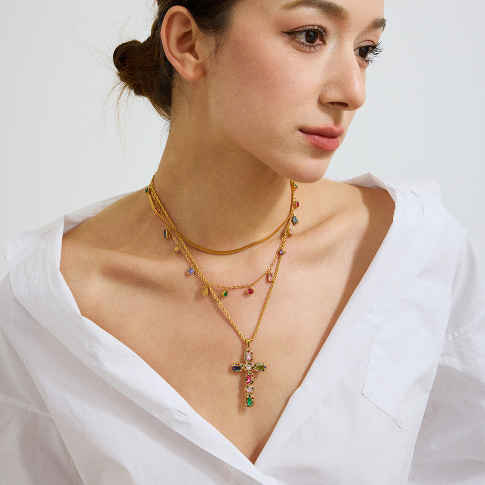 Collier Pendentif Femme Rétro En Forme De Croix, En Acier Inoxydable Étanche, Couleur Or (1 Pièce) Image4