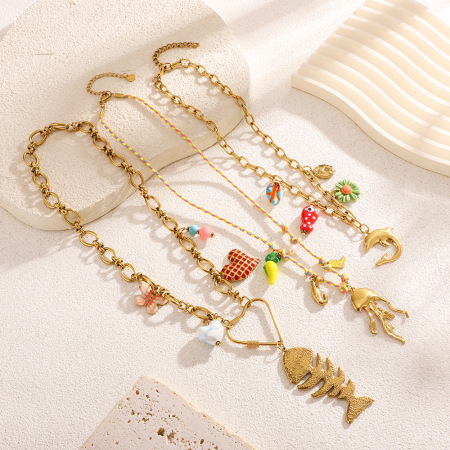 Colliers pendentifs sophistiqués pour femmes, en acier inoxydable étanche, couleur or, motif arête de poisson, parfaits pour les vacances 2