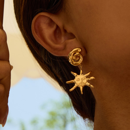 Boucles d'oreilles pendantes rétro soleil en acier inoxydable étanche couleur or