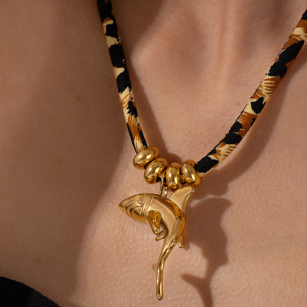 Collier Pendentif Femme Étanche En Acier Inoxydable Doré À Motif Léopard (1 Pièce) Image7