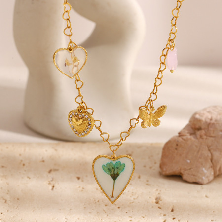 Colliers Pour Femmes Avec Pendentif En Forme De Cœur Et De Papillon Romantiques De Style Luxueux