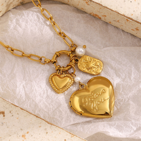 Collier pour femme avec pendentif cœur classique de style luxueux en acier inoxydable doré et étanche