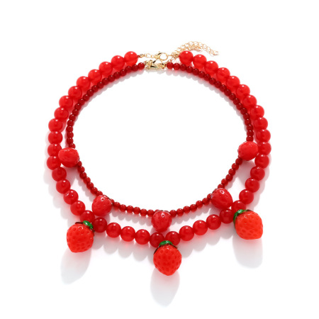 Collier de perles superposées à la fraise sucrée