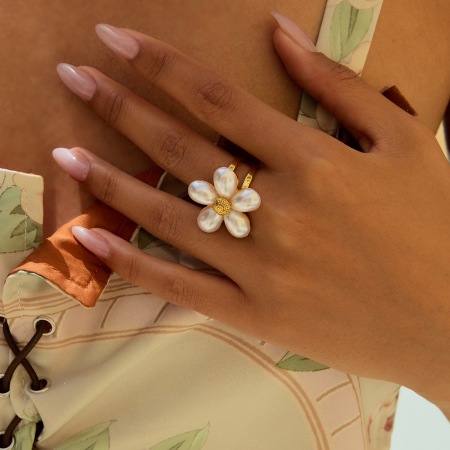 Bague romantique en acier inoxydable étanche couleur or avec motif floral