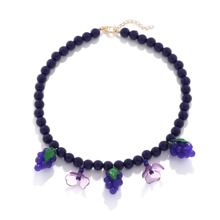 Joli collier de perles de raisin