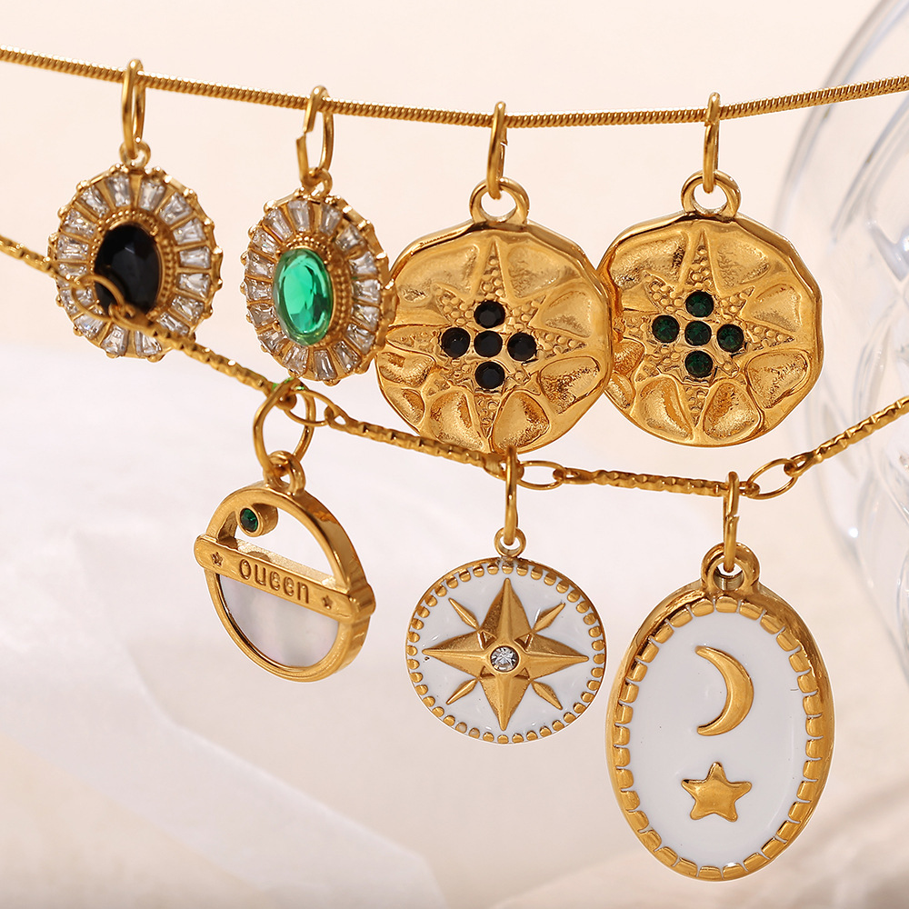 Pendentifs Rétro Soleil Et Lune En Acier Inoxydable Étanche Couleur Or Image2